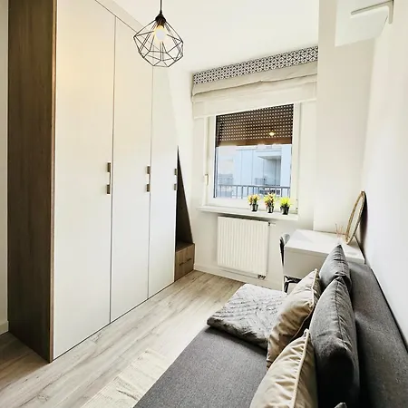 Rozana Free Parking Апартаменты Познань