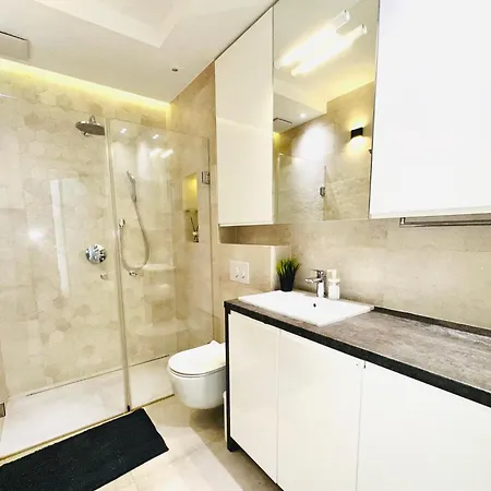 Rozana Free Parking Апартаменты